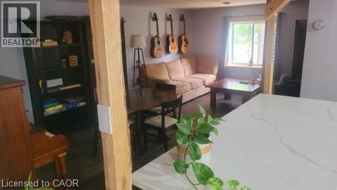 17 Queen Street N, Scotland, ON - Indoor