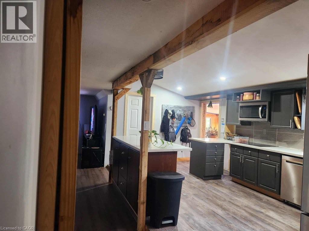 17 Queen Street N, Scotland, ON - Indoor Photo Showing Kitchen