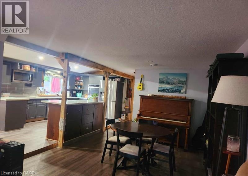 17 Queen Street N, Scotland, ON - Indoor