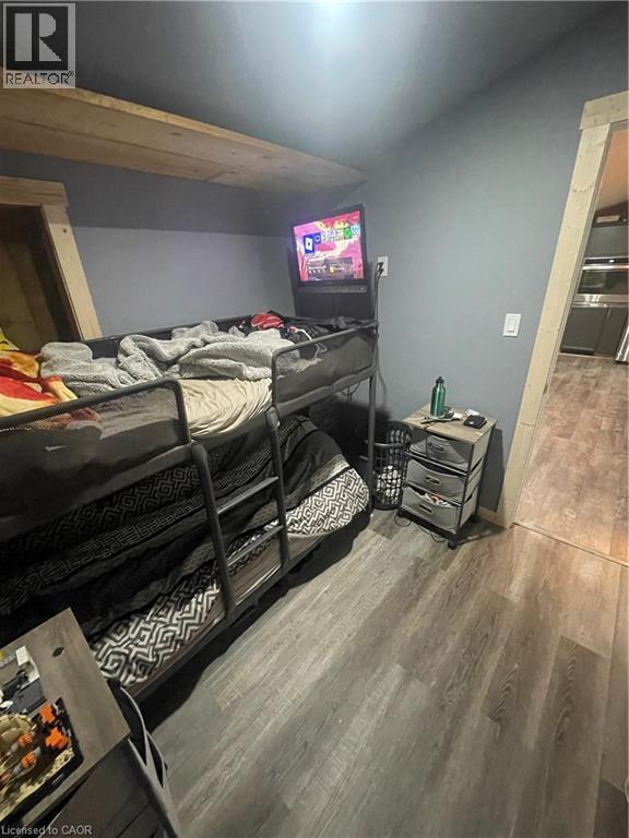 17 Queen Street N, Scotland, ON - Indoor Photo Showing Bedroom