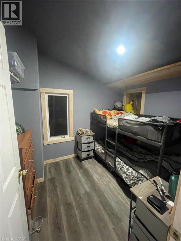 17 Queen Street N, Scotland, ON - Indoor Photo Showing Bedroom