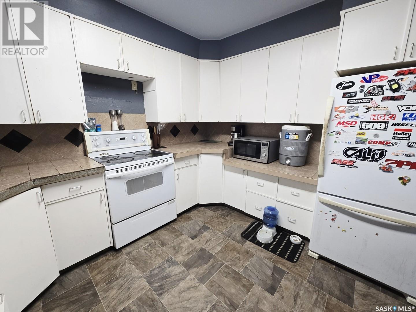 324 Norreys Street, Drake, SK - Indoor Photo Showing Kitchen