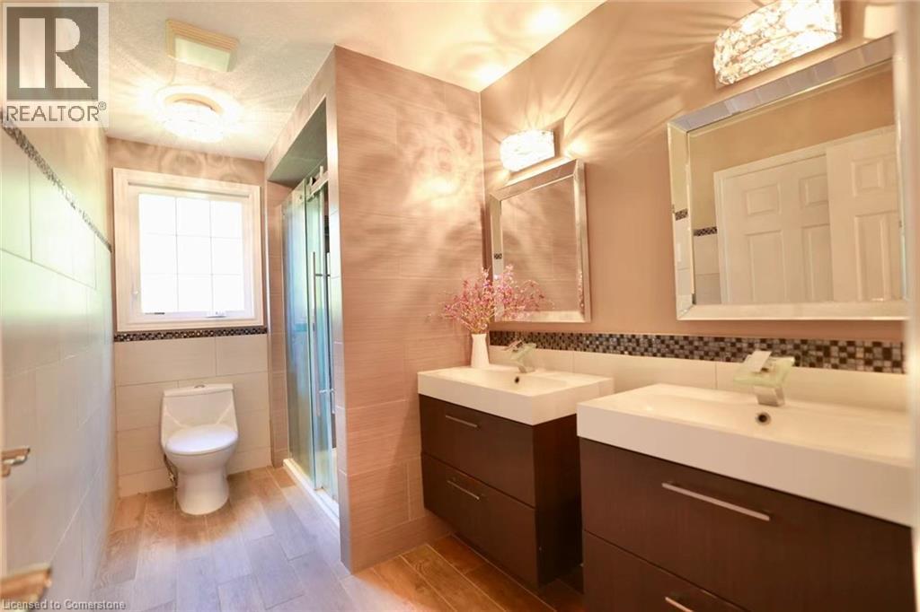 872 Creekside Drive, Waterloo, ON - Indoor Photo Showing Bathroom