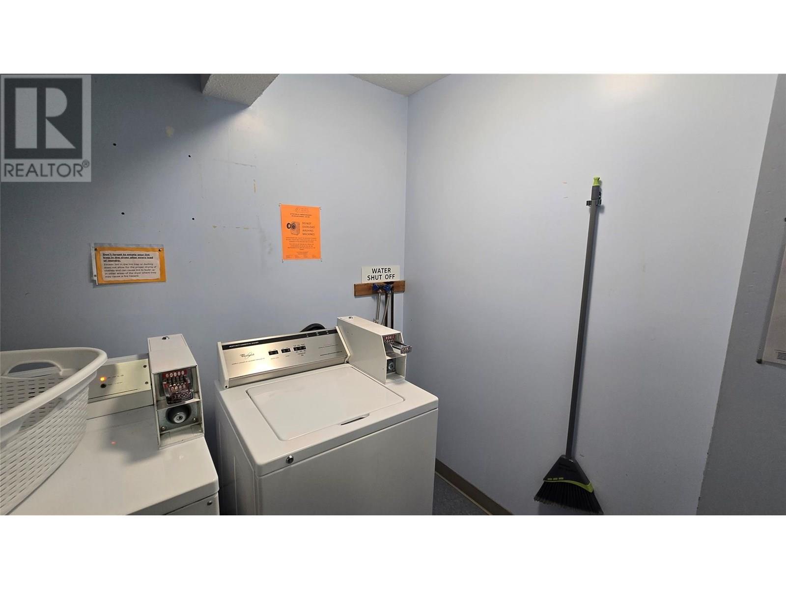 44 Whiteshield S Crescent Unit# 211, Kamloops, BC - Indoor Photo Showing Laundry Room