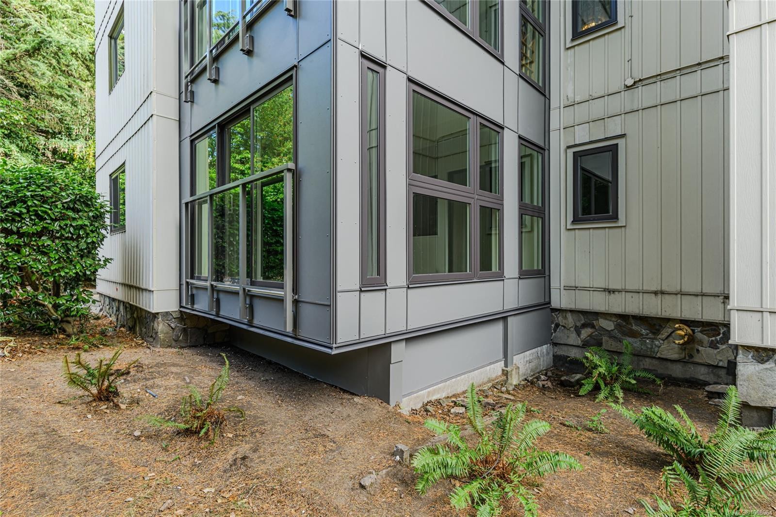 201-1875 Lansdowne Rd, Saanich, BC - Outdoor With Exterior