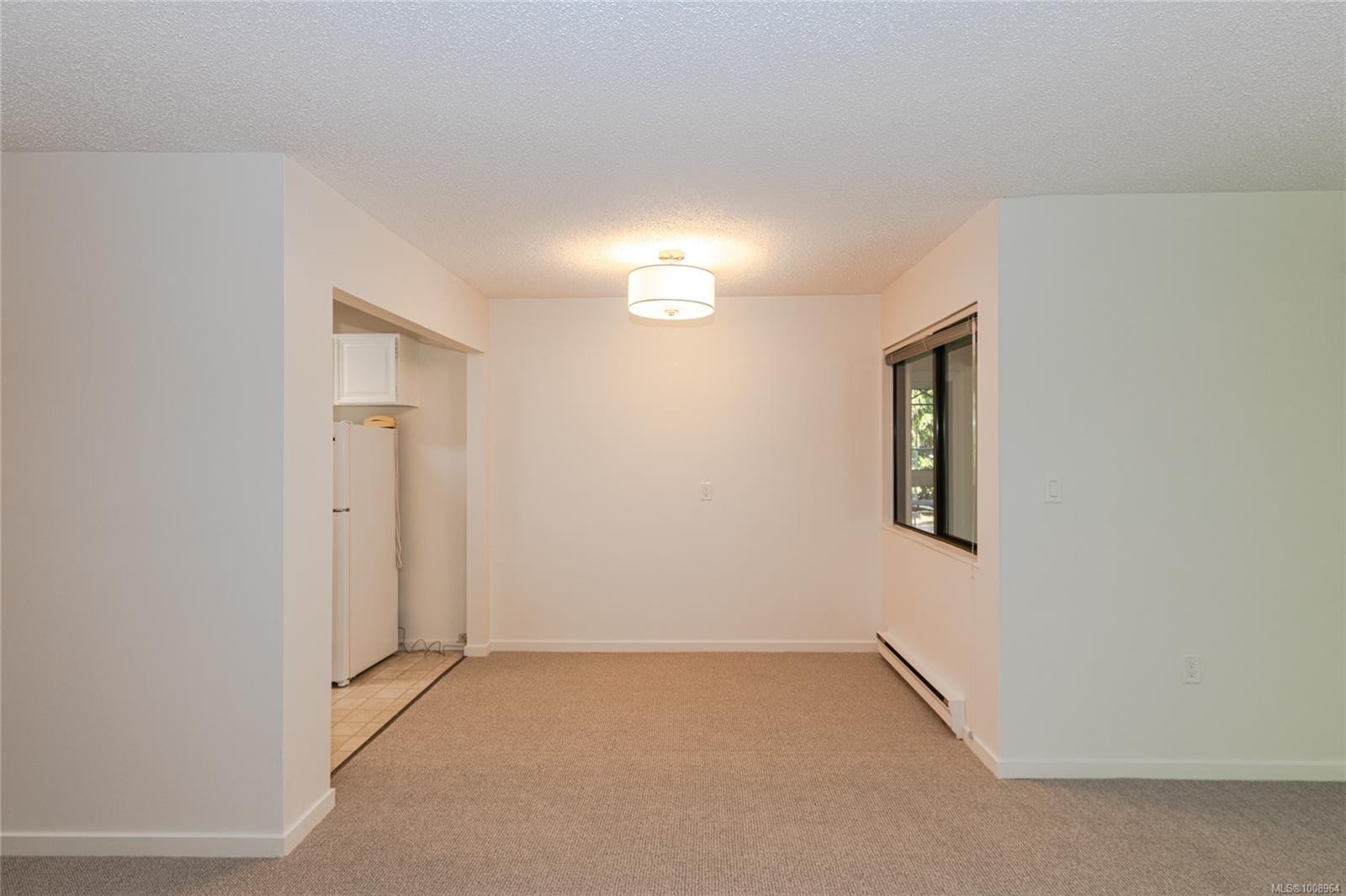 201-1875 Lansdowne Rd, Saanich, BC - Indoor Photo Showing Other Room