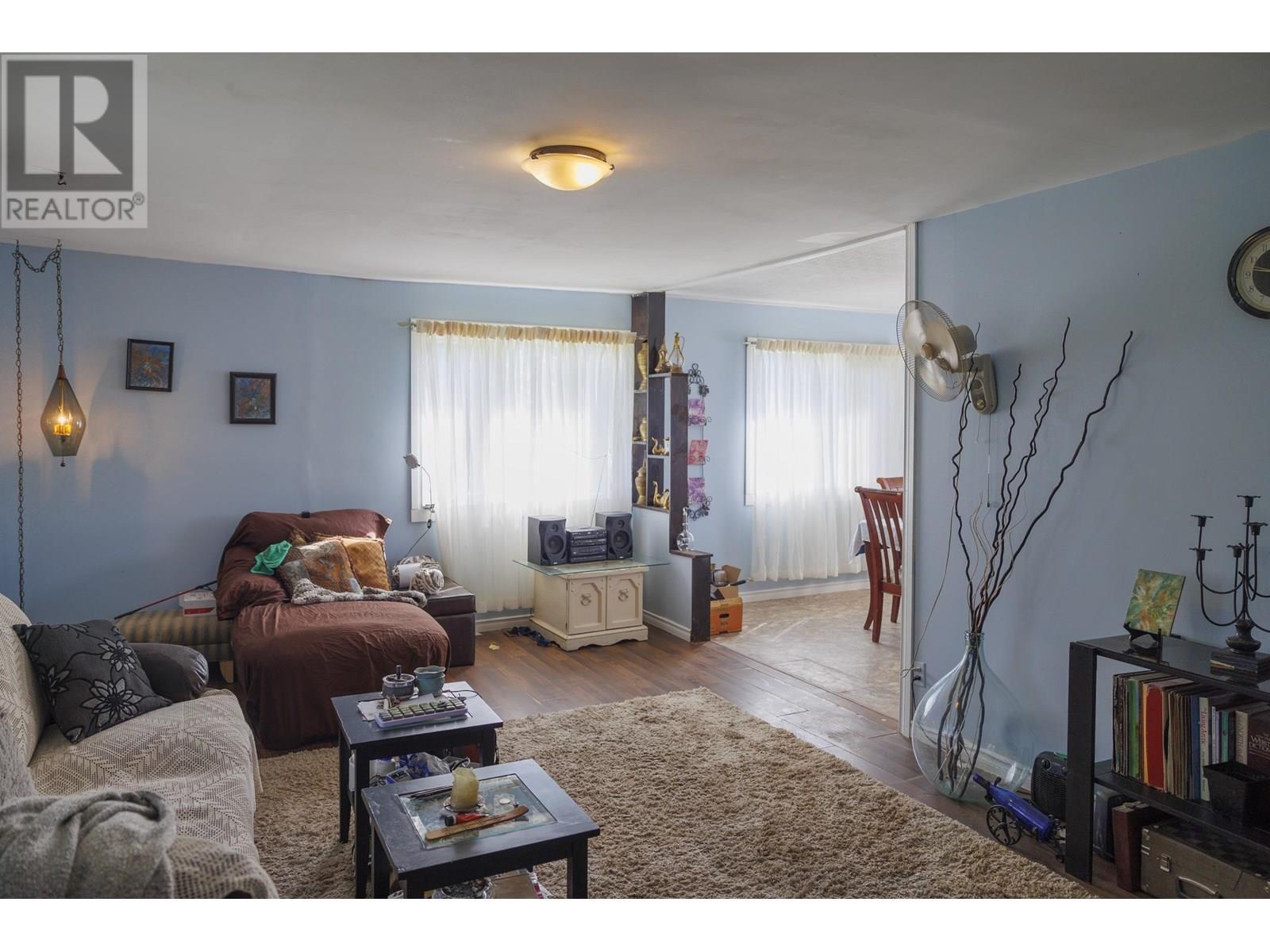 8189 Loos Road, Mcbride, BC - Indoor Photo Showing Living Room