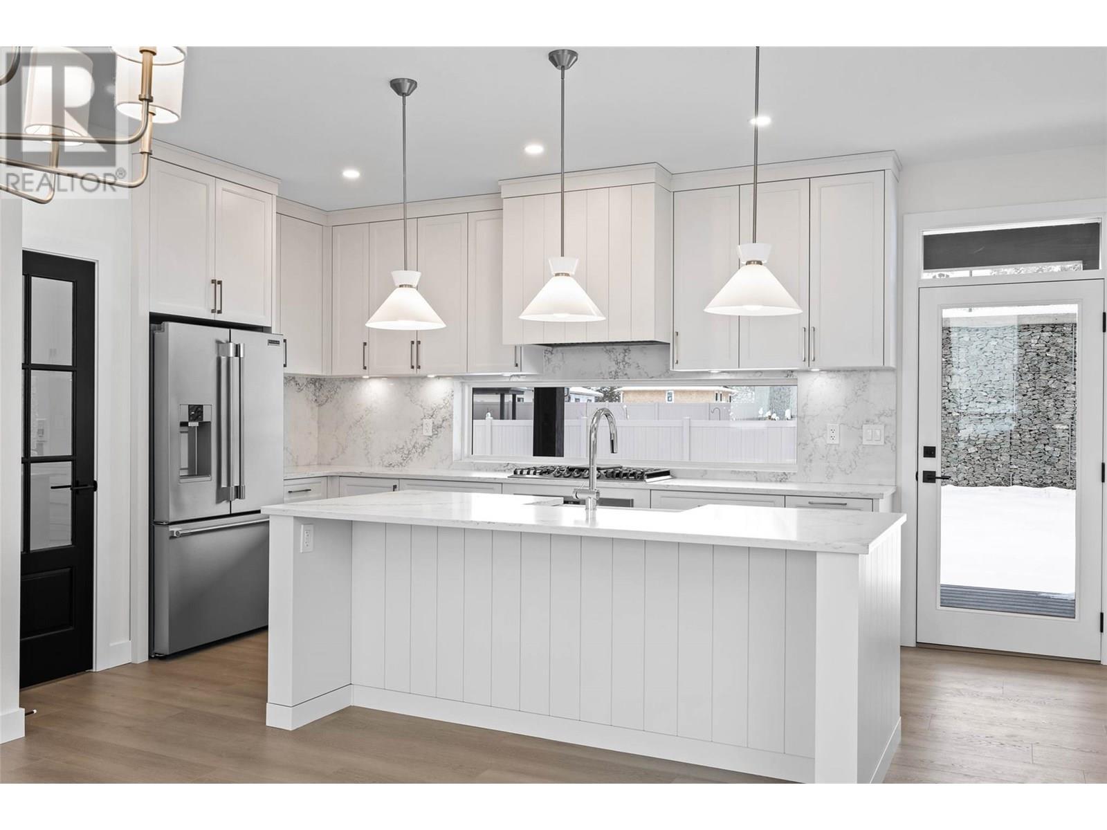 1294 Brechin Place, Kamloops, BC - Indoor Photo Showing Kitchen With Upgraded Kitchen