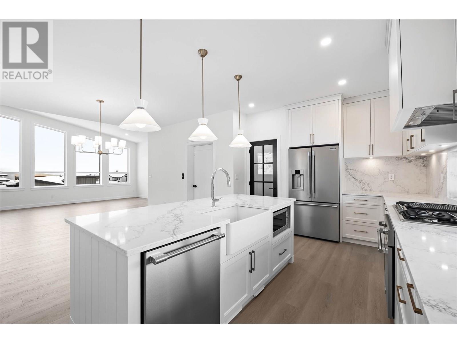 1294 Brechin Place, Kamloops, BC - Indoor Photo Showing Kitchen With Upgraded Kitchen