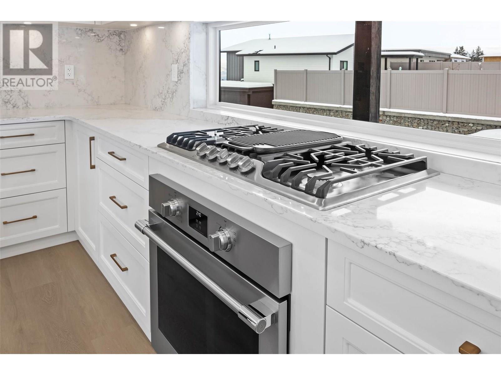 1294 Brechin Place, Kamloops, BC - Indoor Photo Showing Kitchen
