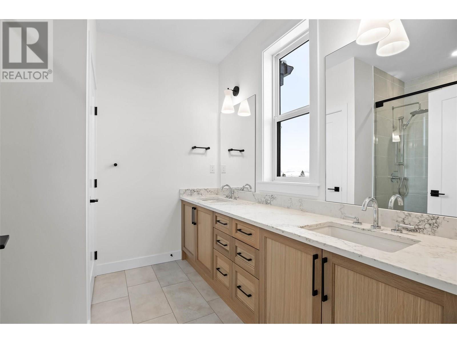 1294 Brechin Place, Kamloops, BC - Indoor Photo Showing Bathroom