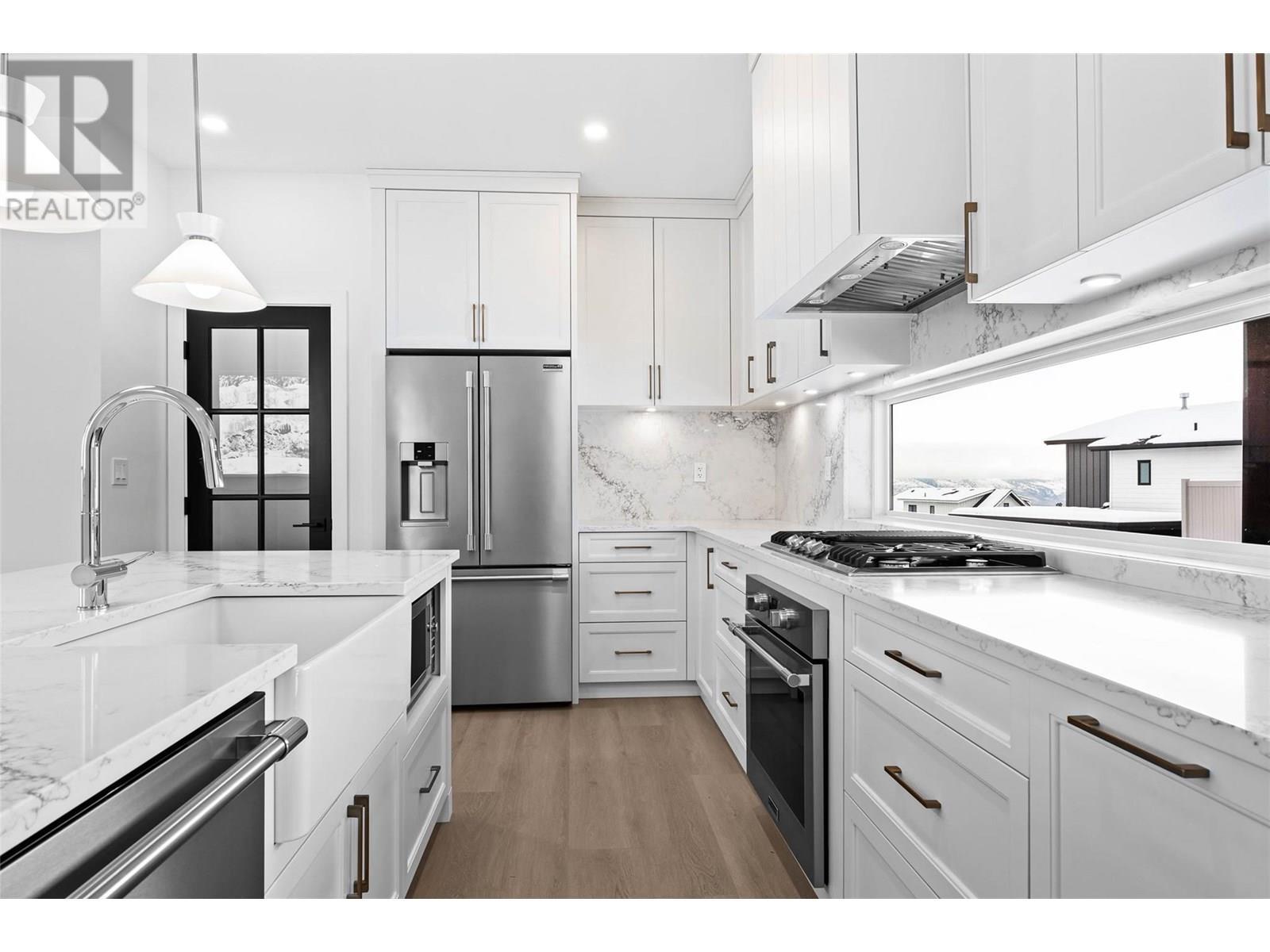 1294 Brechin Place, Kamloops, BC - Indoor Photo Showing Kitchen With Upgraded Kitchen