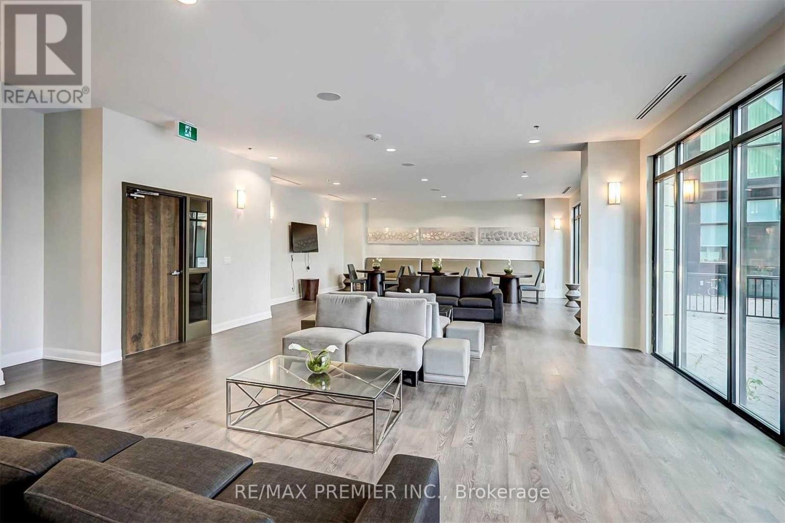 1201 - 2910 Highway 7 Road W, Vaughan, ON - Indoor Photo Showing Living Room