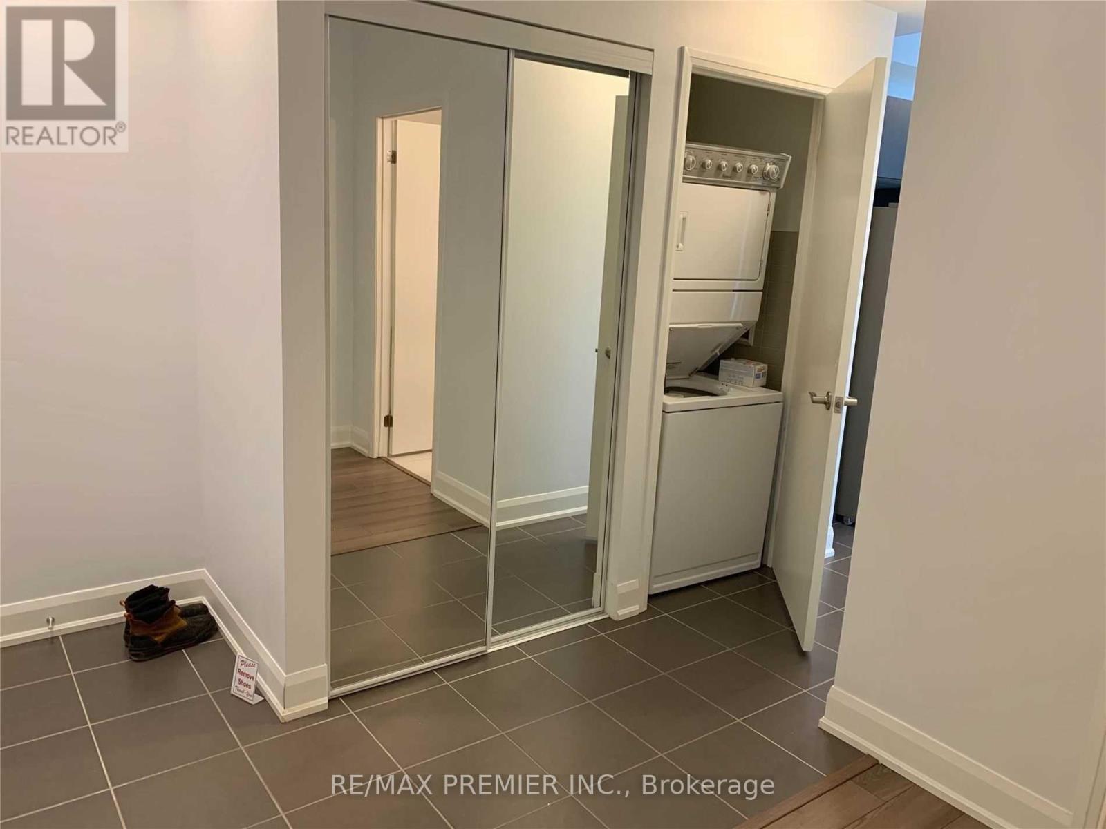 1201 - 2910 Highway 7 Road W, Vaughan, ON - Indoor Photo Showing Laundry Room