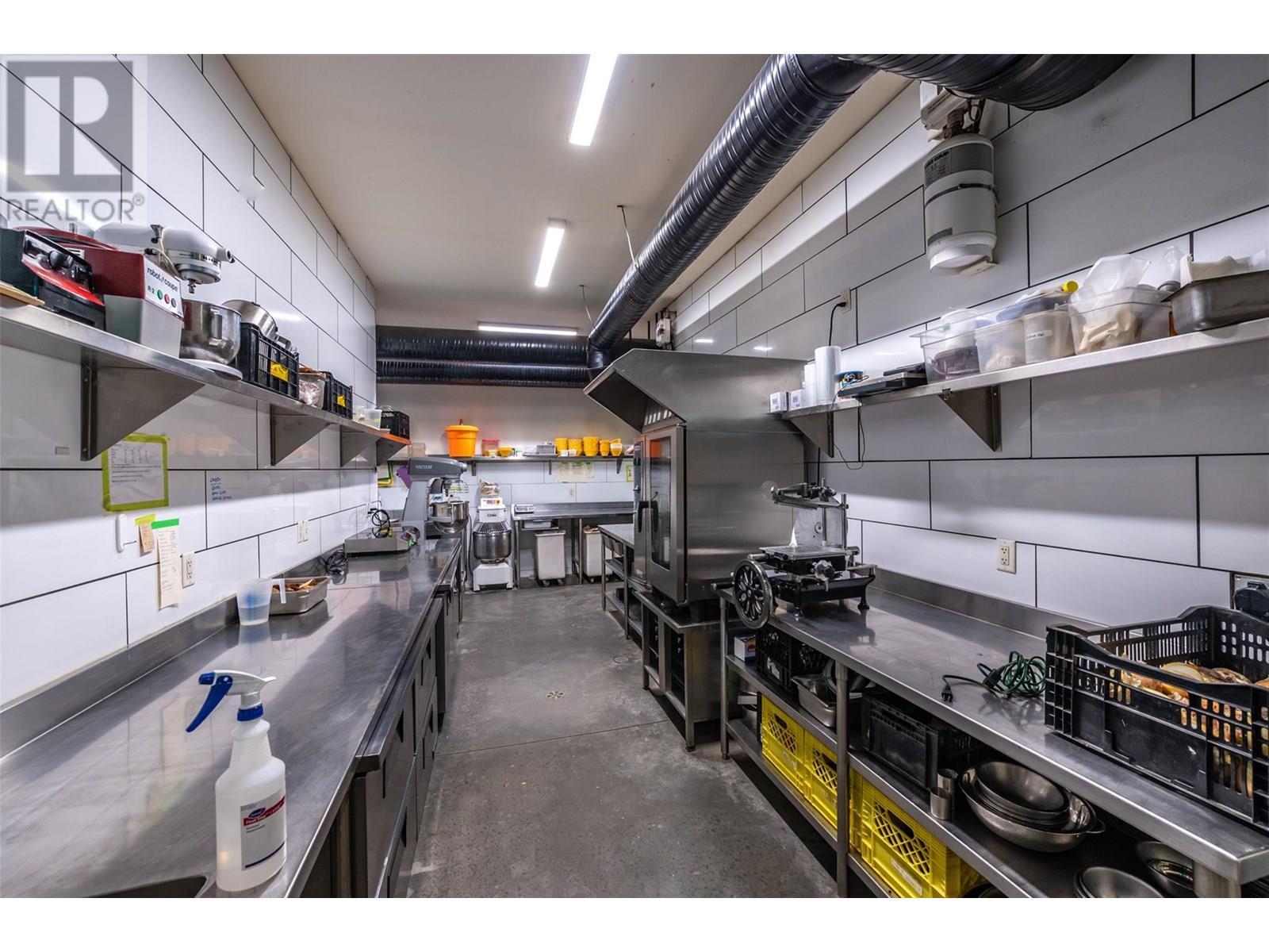 725 Mackenzie Road, Cawston, BC