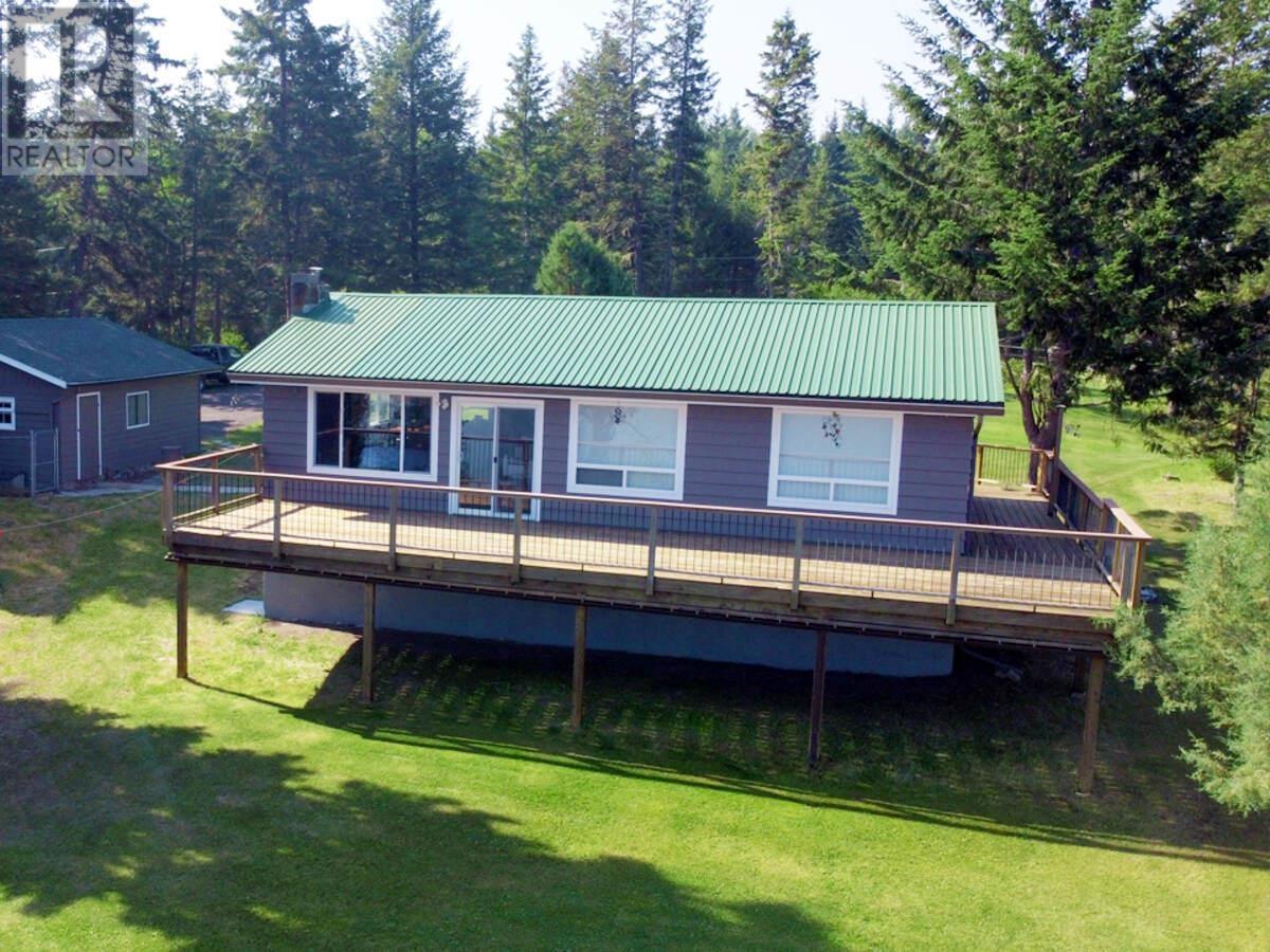 4803 Lakeview Road, Lac La Hache, BC - Outdoor