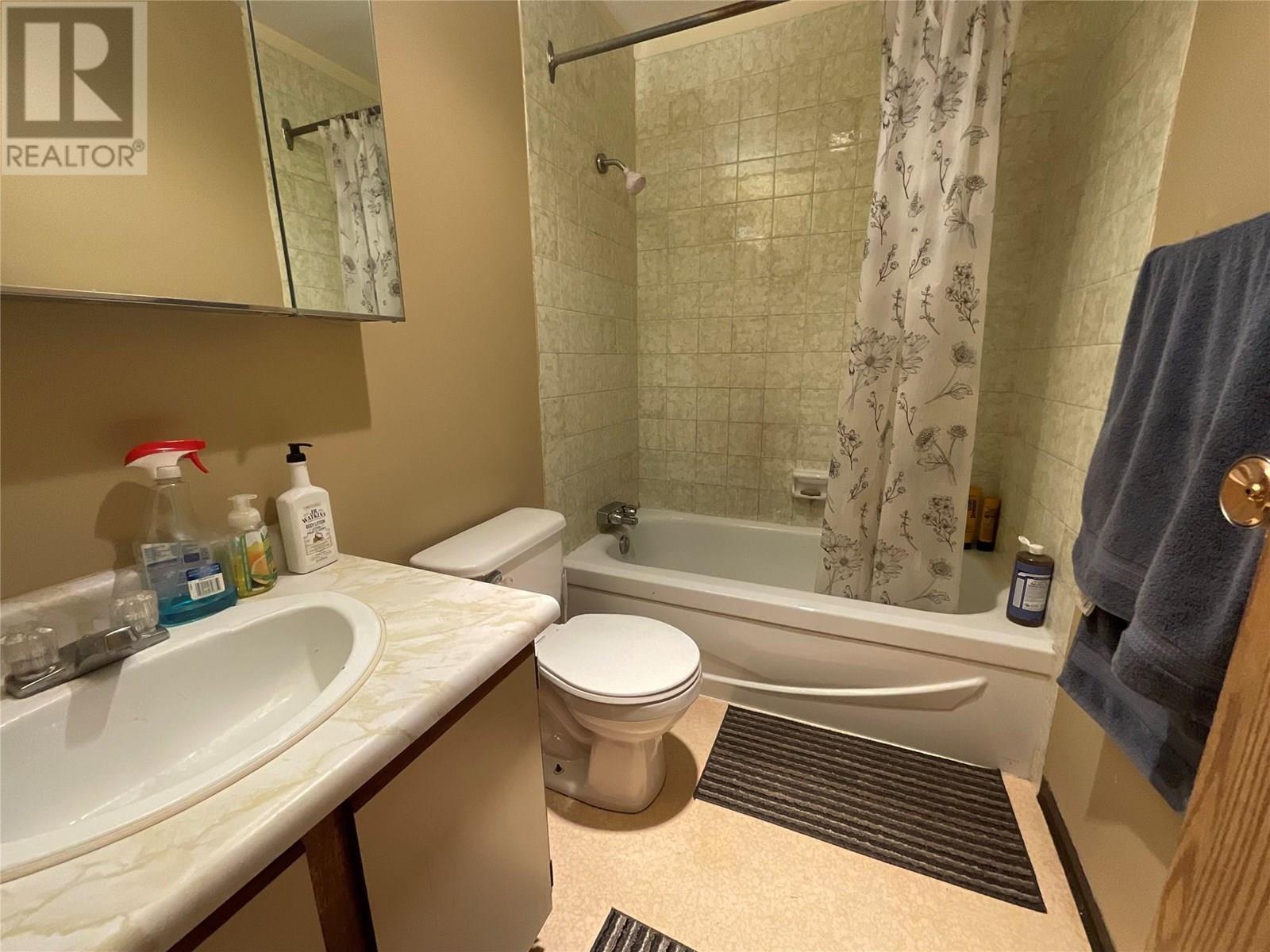 195 Chamberlain Crescent Unit# 202, Tumbler Ridge, BC - Indoor Photo Showing Bathroom