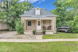 200 3rd AVENUE W Gravelbourg, SK S0H 1X0