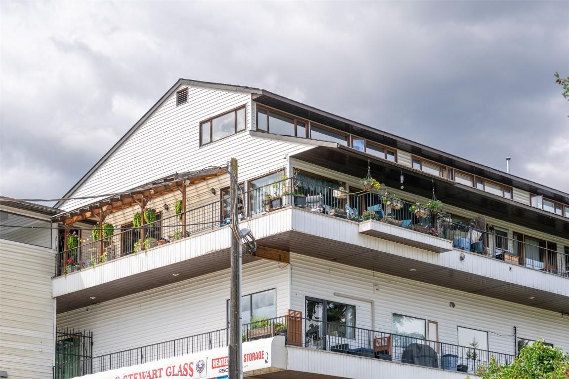 1-1261 Trans Canada Highway, Sorrento, BC - Outdoor