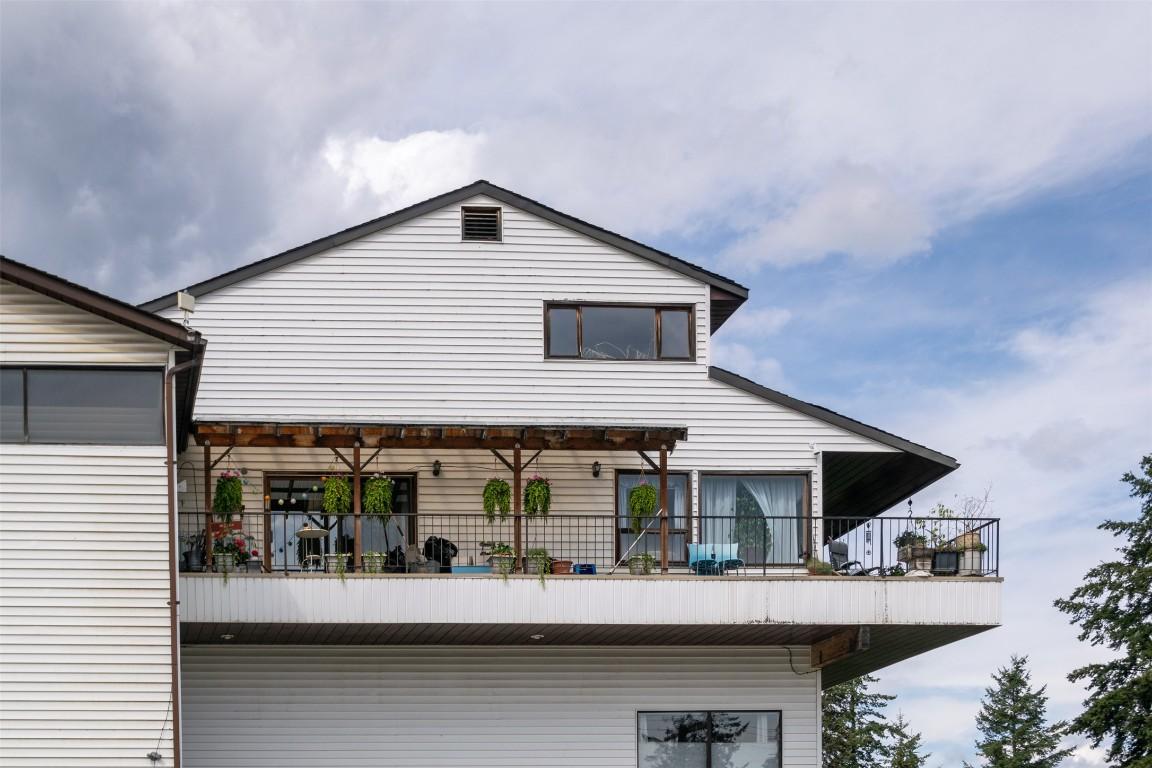 1-1261 Trans Canada Highway, Sorrento, BC - Outdoor With Exterior