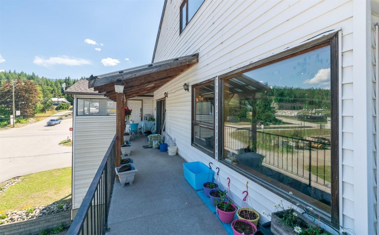 1-1261 Trans Canada Highway, Sorrento, BC - Outdoor With Exterior