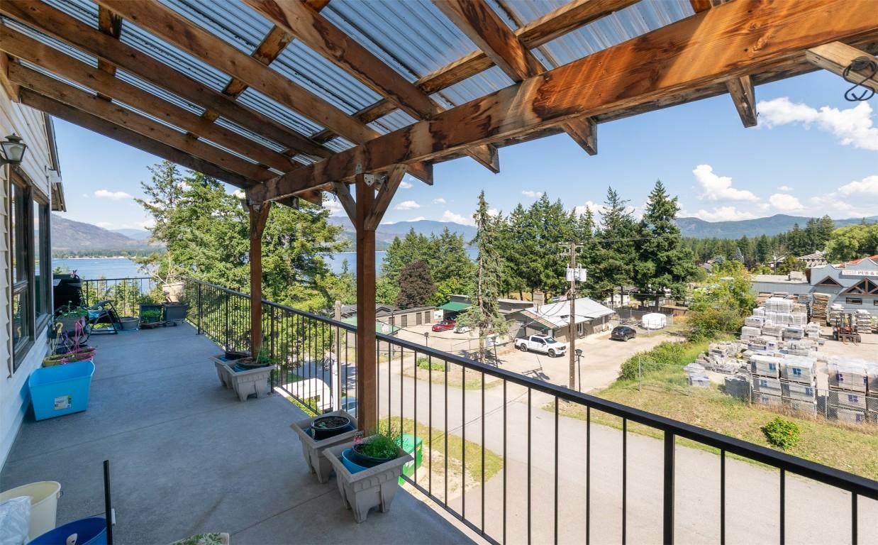 1-1261 Trans Canada Highway, Sorrento, BC - Outdoor With Exterior