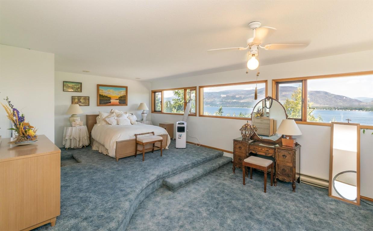 1-1261 Trans Canada Highway, Sorrento, BC - Indoor Photo Showing Bedroom