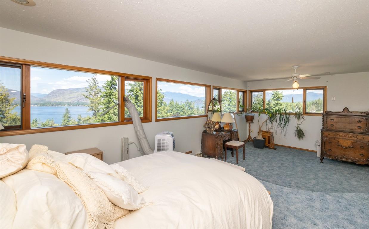 1-1261 Trans Canada Highway, Sorrento, BC - Indoor Photo Showing Bedroom