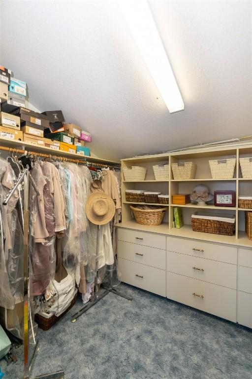 1-1261 Trans Canada Highway, Sorrento, BC - Indoor Photo Showing Garage