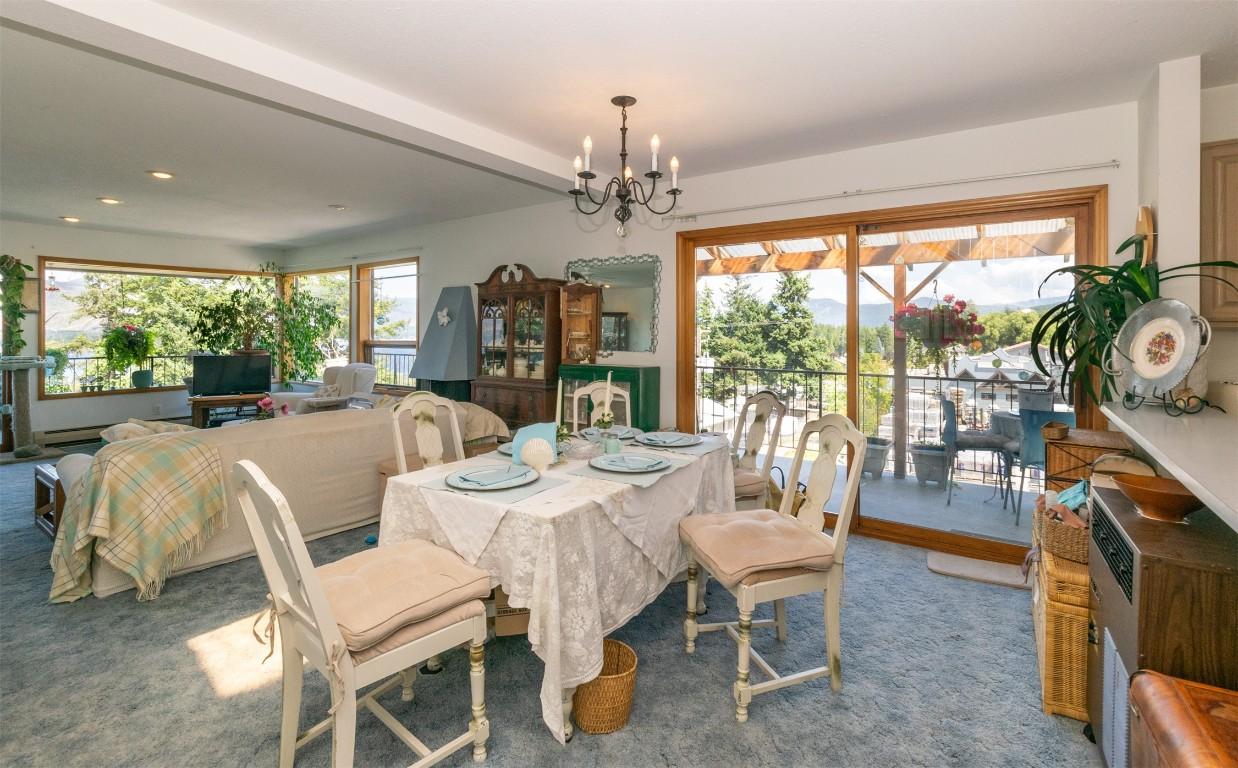 1-1261 Trans Canada Highway, Sorrento, BC - Indoor Photo Showing Dining Room