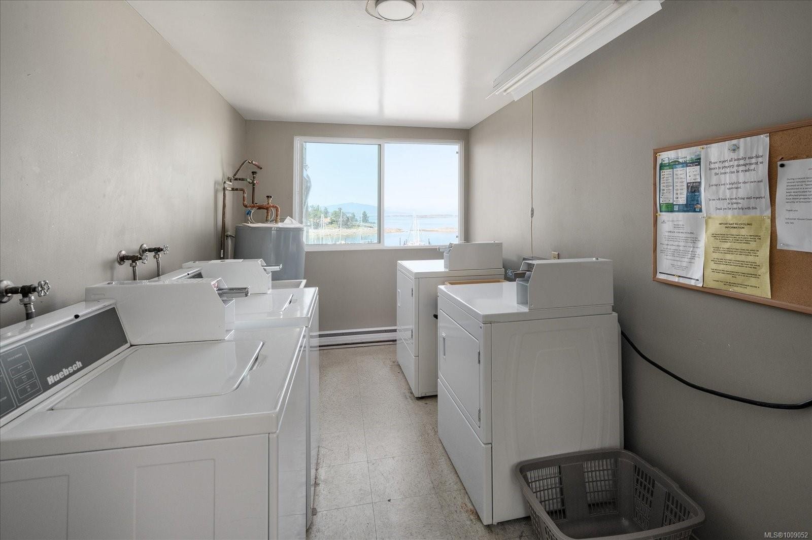 307-3555 Outrigger Rd, Nanoose Bay, BC - Indoor Photo Showing Laundry Room