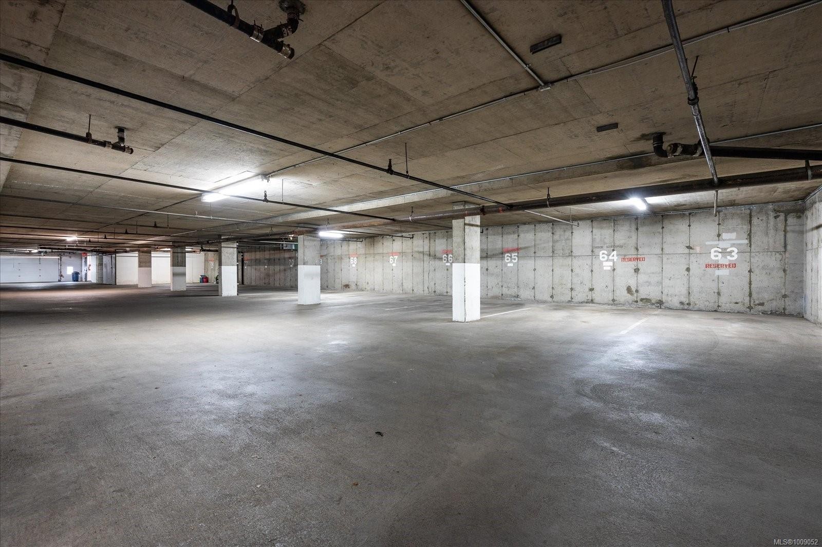 307-3555 Outrigger Rd, Nanoose Bay, BC - Indoor Photo Showing Garage