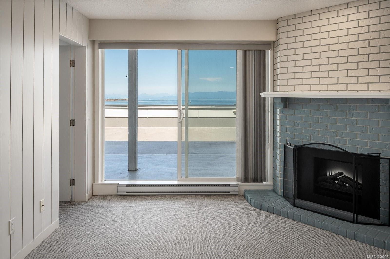 307-3555 Outrigger Rd, Nanoose Bay, BC - Indoor With Fireplace