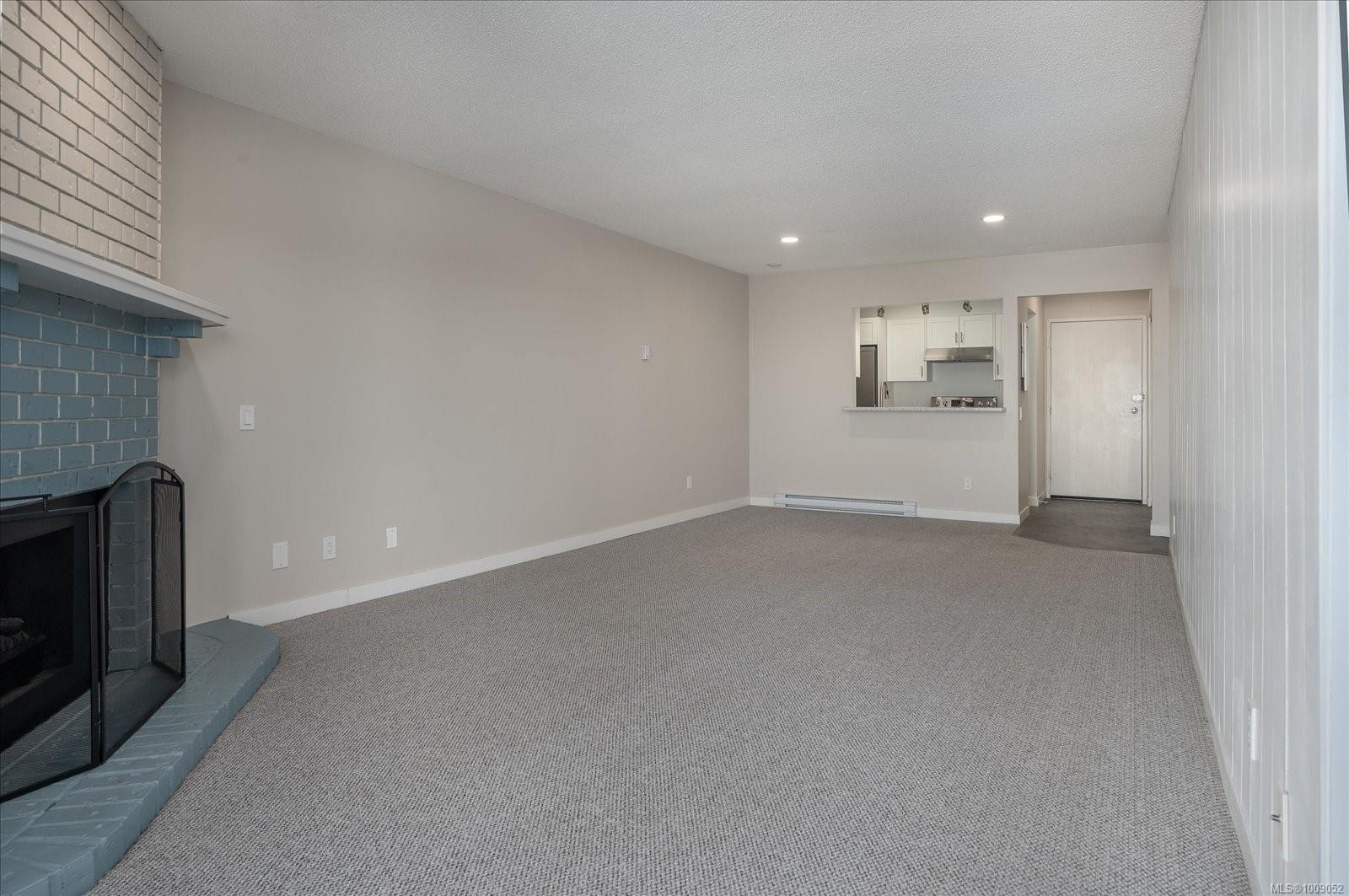 307-3555 Outrigger Rd, Nanoose Bay, BC - Indoor Photo Showing Other Room With Fireplace