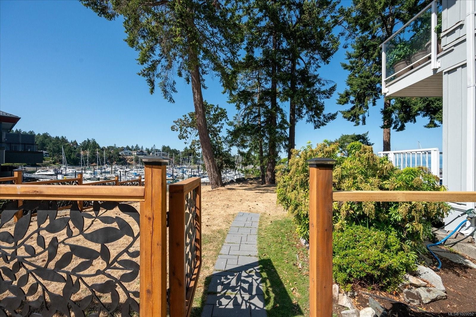 307-3555 Outrigger Rd, Nanoose Bay, BC - Outdoor