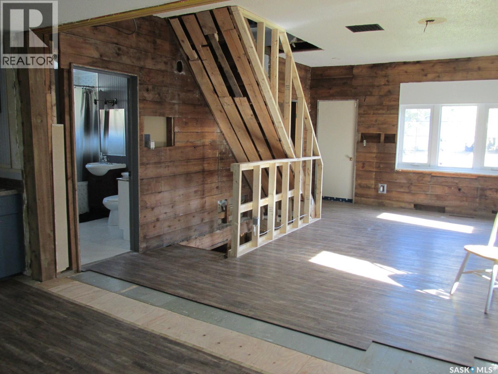 900 1St Street W, Nipawin, SK - Indoor Photo Showing Other Room