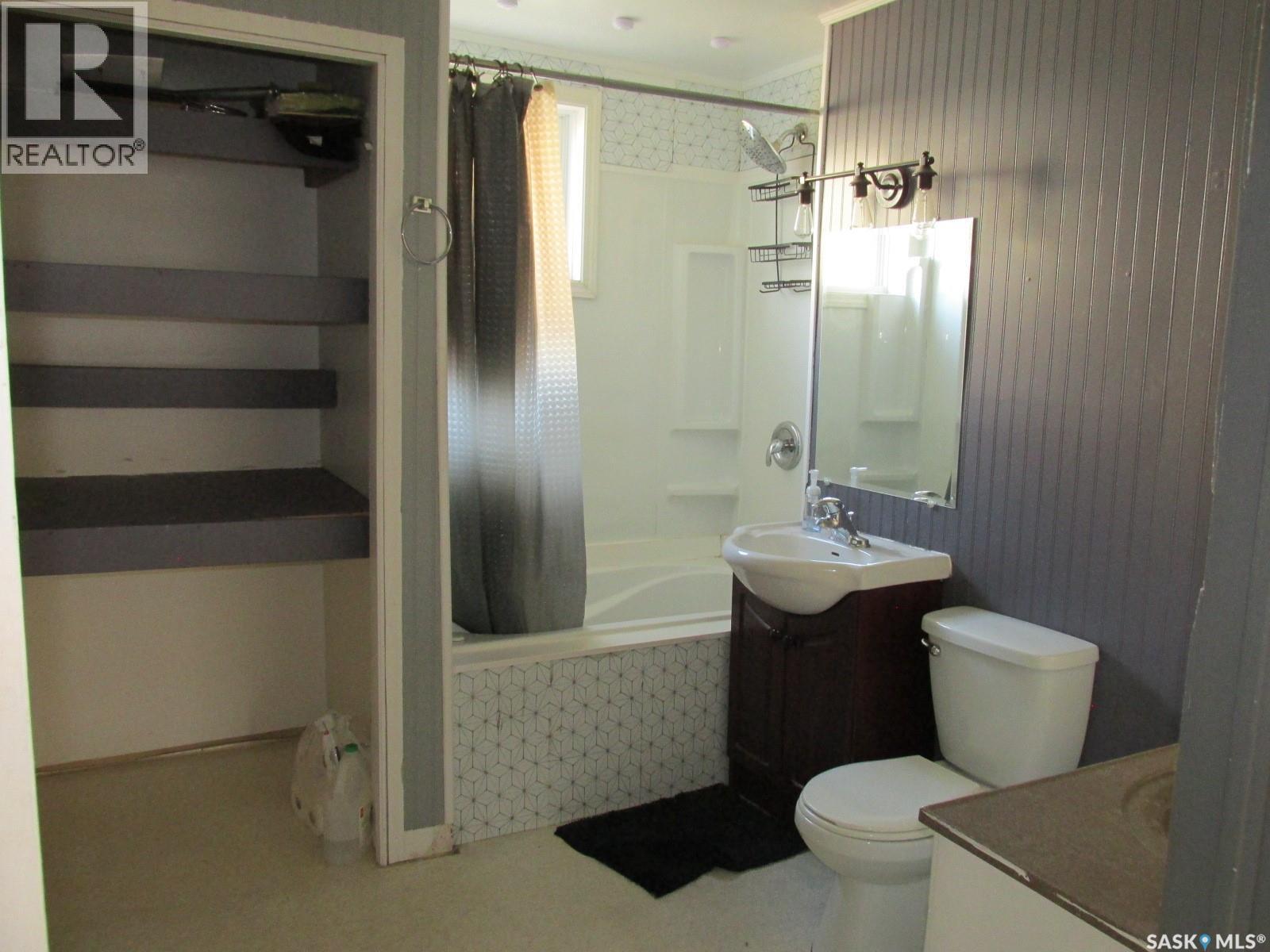 900 1St Street W, Nipawin, SK - Indoor Photo Showing Bathroom