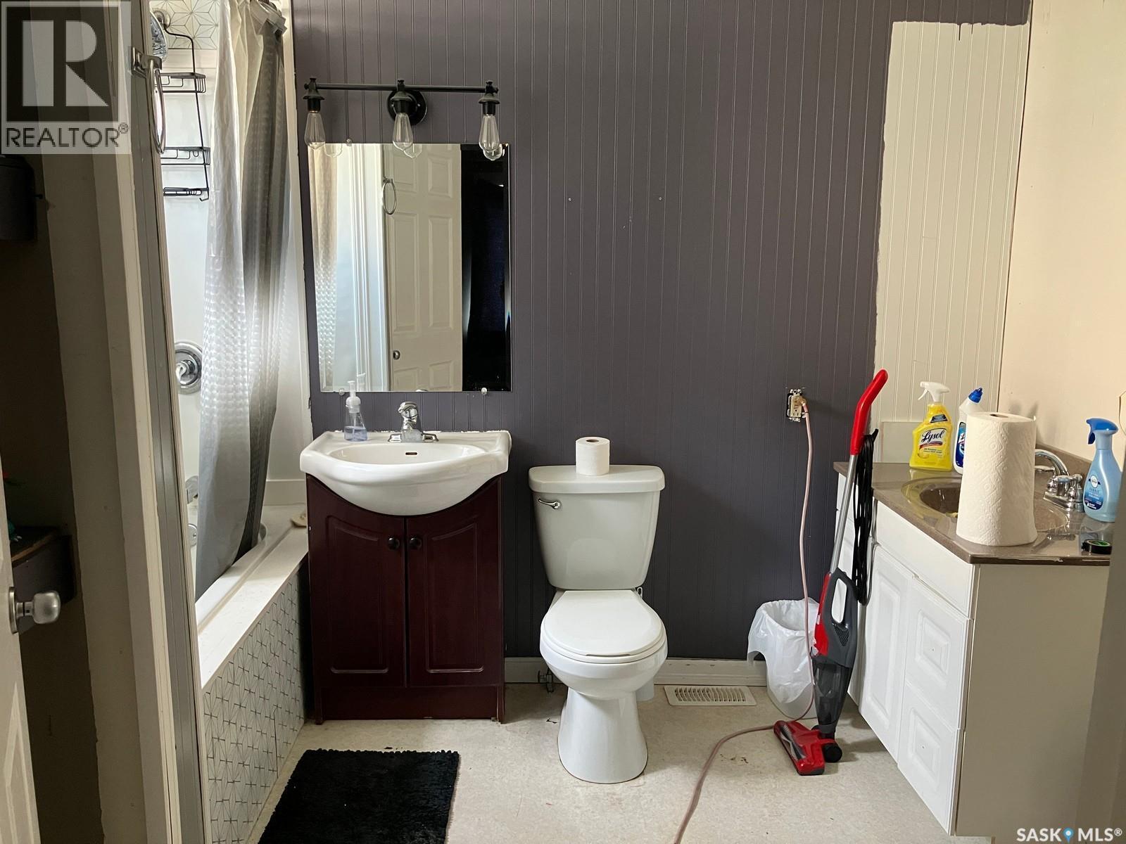 900 1St Street W, Nipawin, SK - Indoor Photo Showing Bathroom