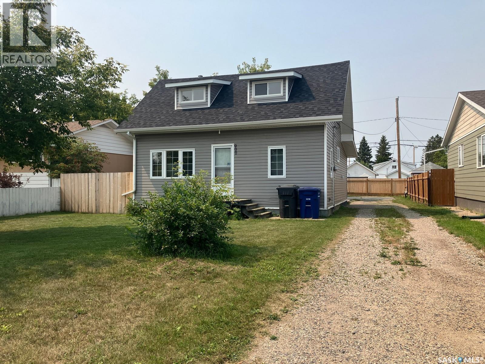 900 1St Street W, Nipawin, SK - Outdoor