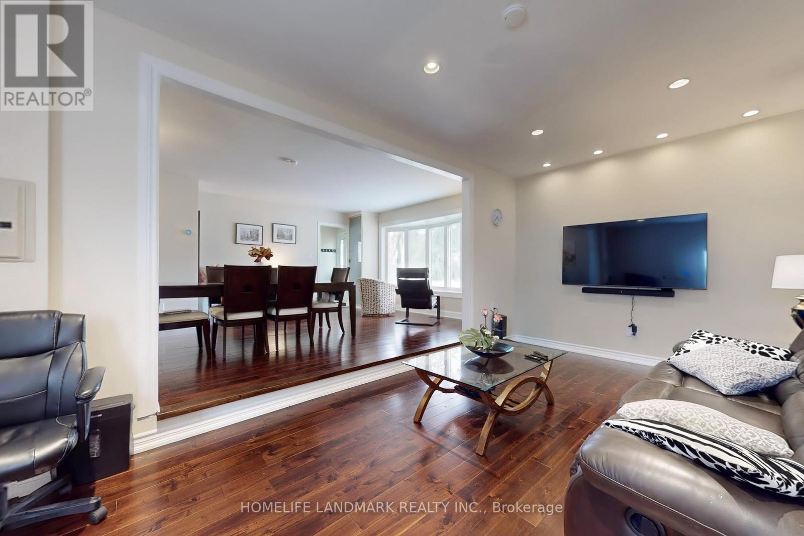 2603 Bromsgrove Road, Mississauga, ON - Indoor Photo Showing Living Room