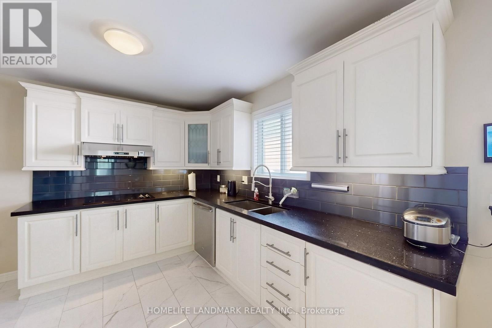 2603 Bromsgrove Road, Mississauga, ON - Indoor Photo Showing Kitchen With Double Sink