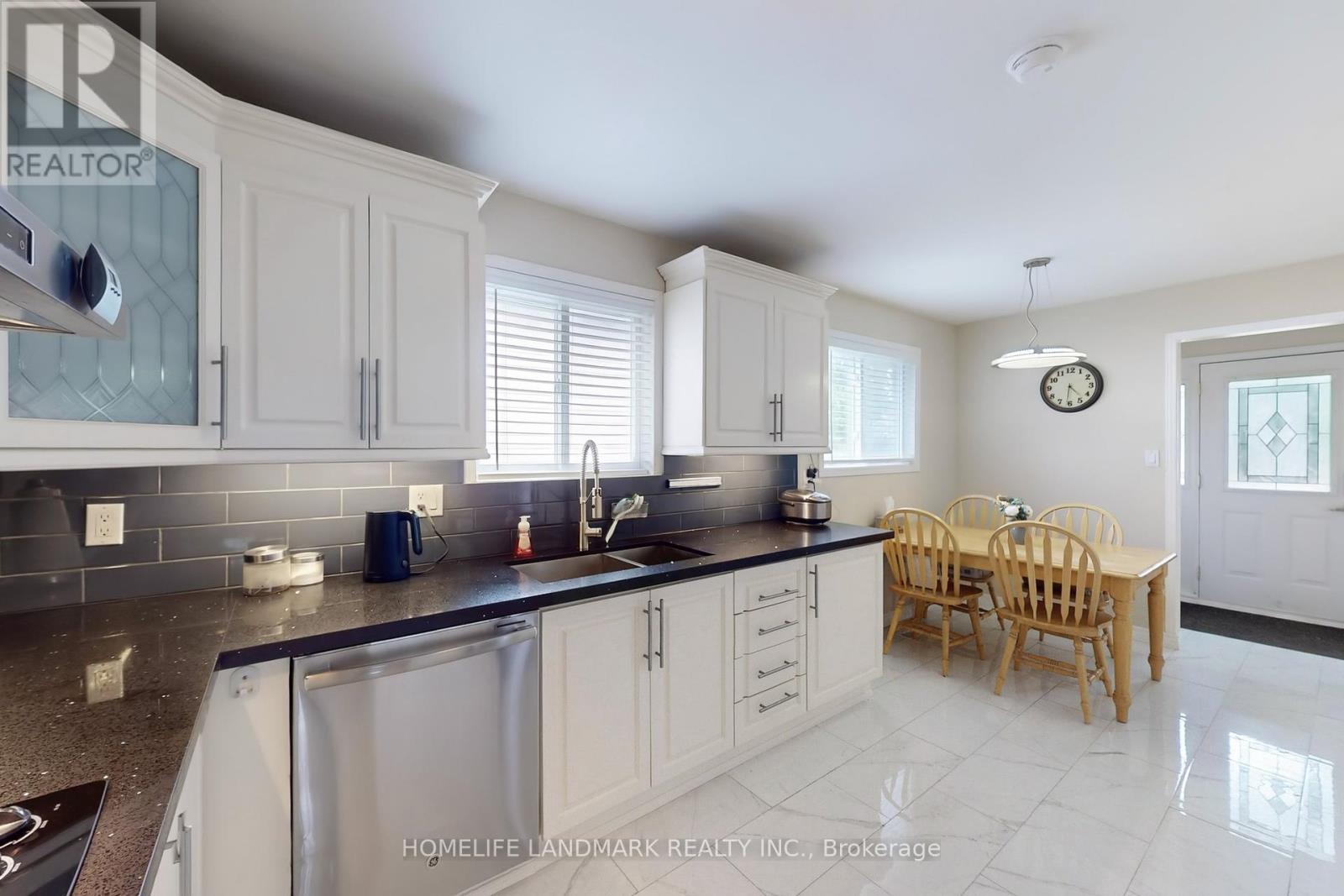 2603 Bromsgrove Road, Mississauga, ON - Indoor Photo Showing Kitchen With Double Sink