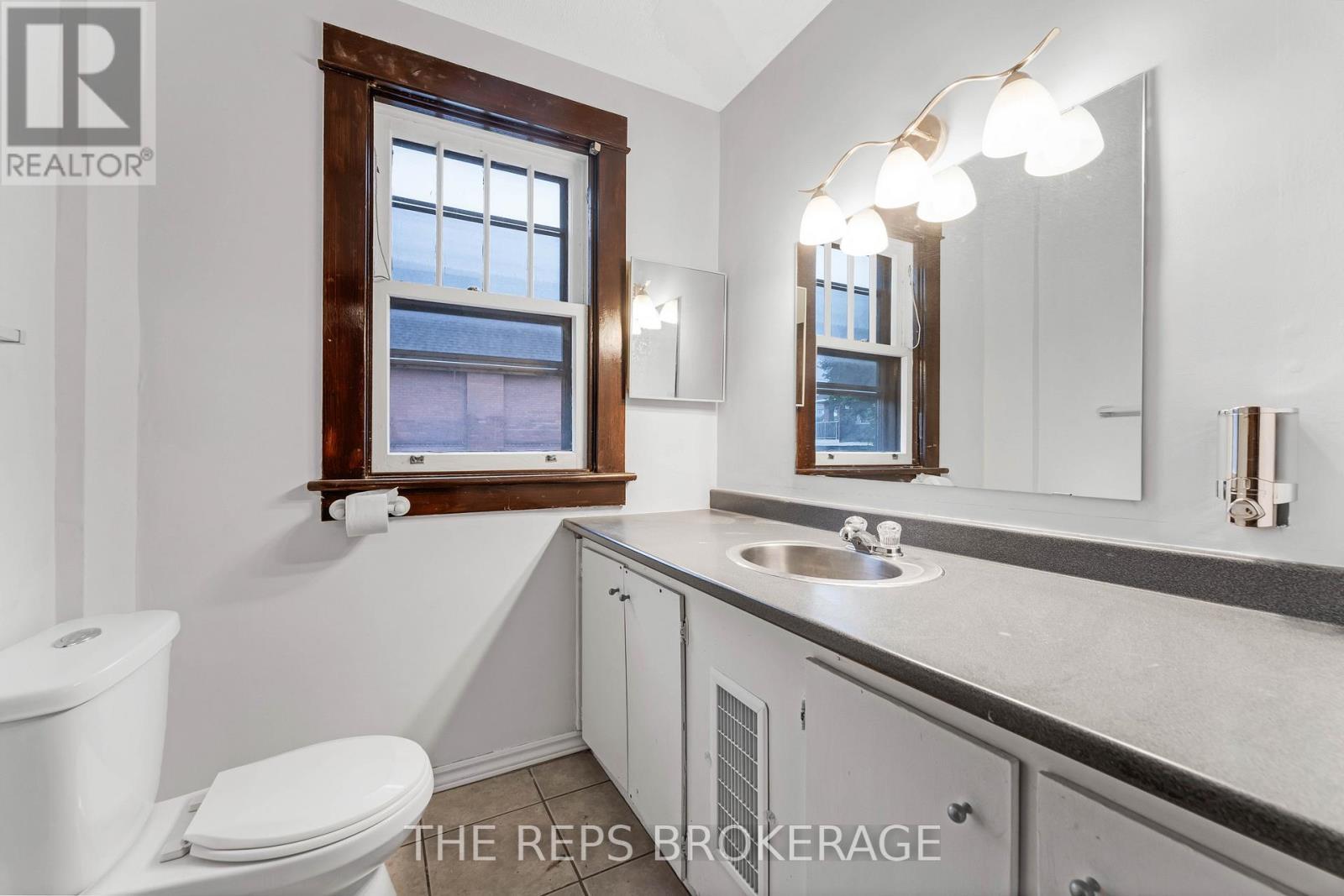 322 Waverley Street, Ottawa, ON - Indoor Photo Showing Bathroom