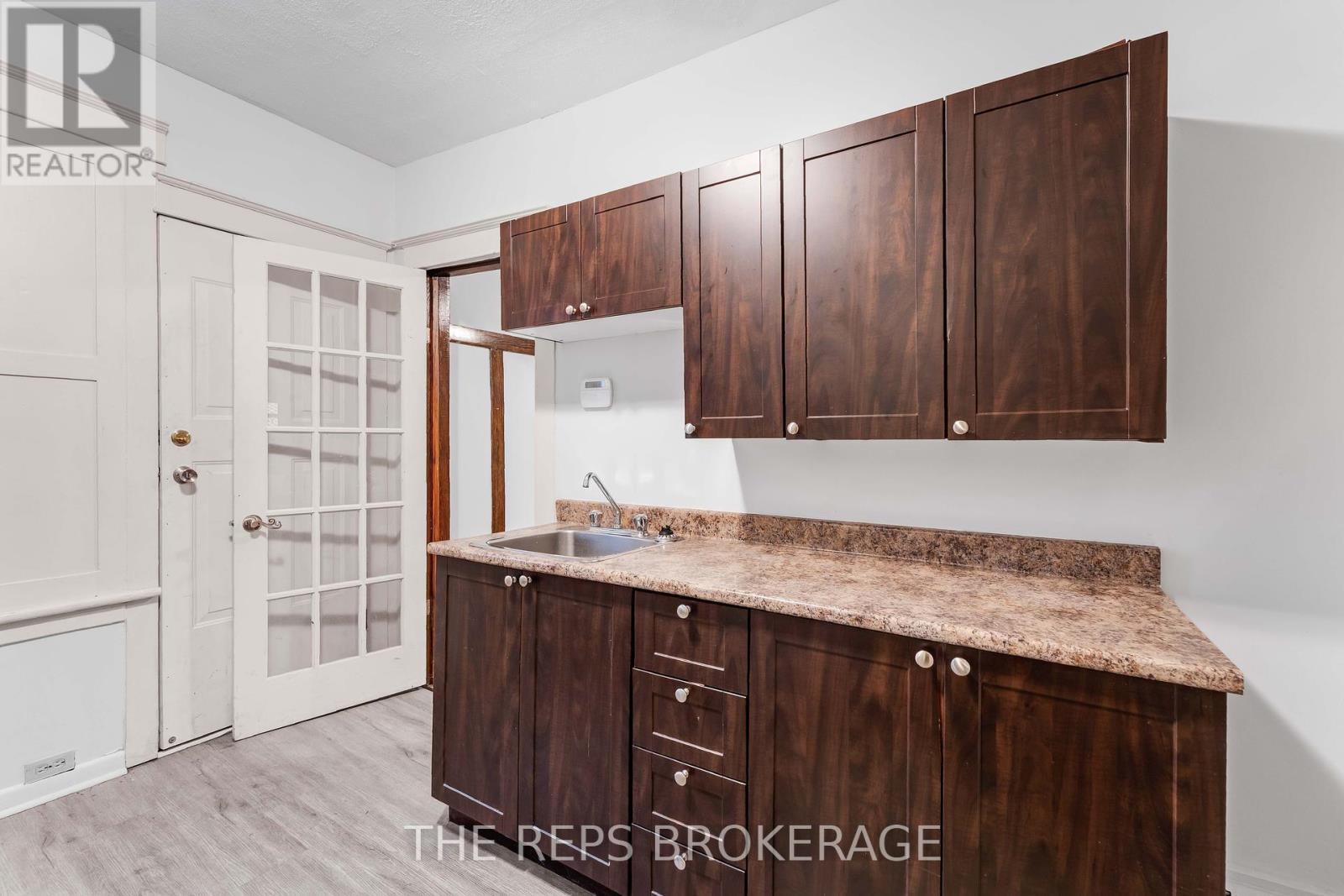 322 Waverley Street, Ottawa, ON - Indoor