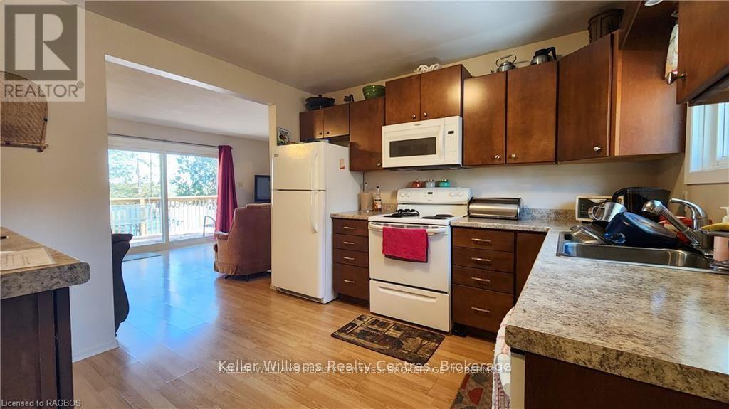 1 Cardinal Crescent, Northern Bruce Peninsula, ON - Indoor Photo Showing Kitchen