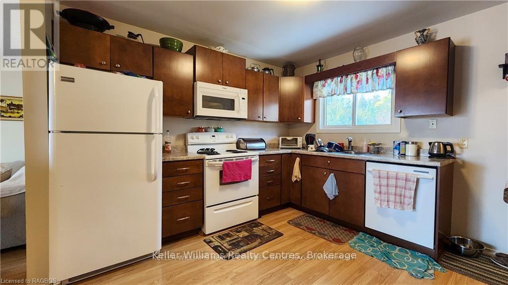 1 Cardinal Crescent, Northern Bruce Peninsula, ON - Indoor Photo Showing Kitchen With Double Sink