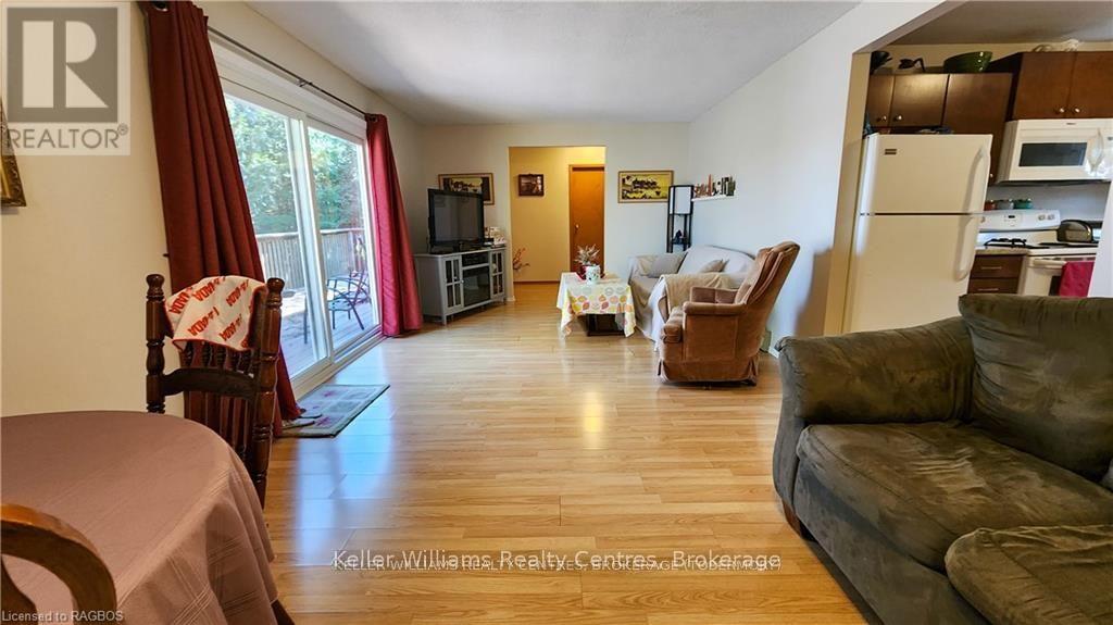 1 Cardinal Crescent, Northern Bruce Peninsula, ON - Indoor Photo Showing Living Room