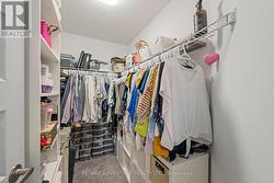 Walking closet - Master bed -