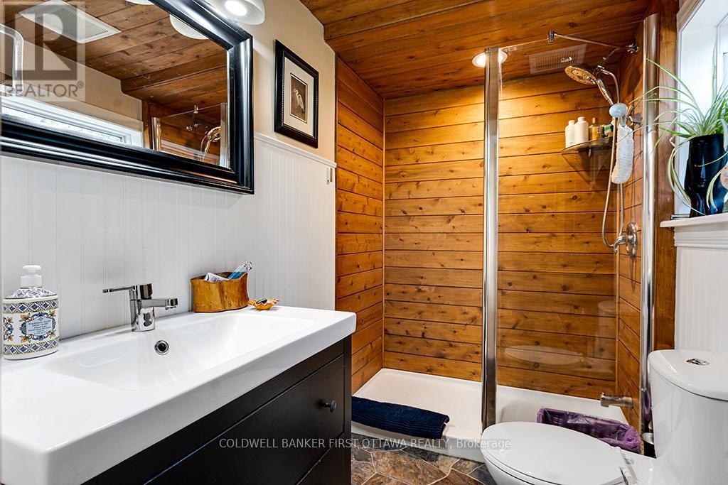 1169 Mosque Lake Road, Frontenac (Frontenac North), ON - Indoor Photo Showing Bathroom