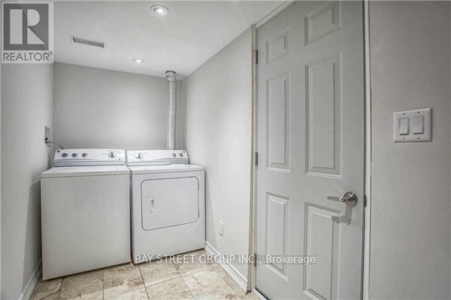 1011 Janette Street, Newmarket, ON - Indoor Photo Showing Laundry Room